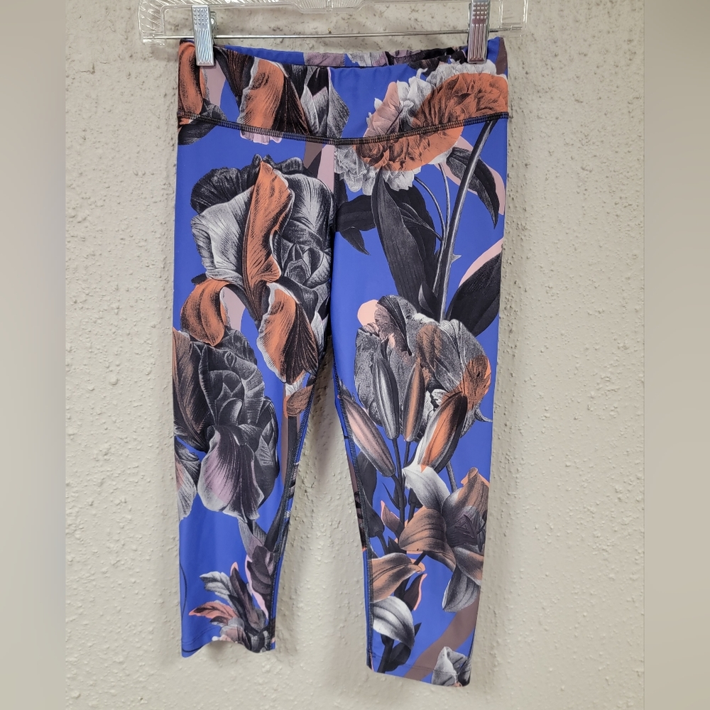 NUX - Women's Capri Pants